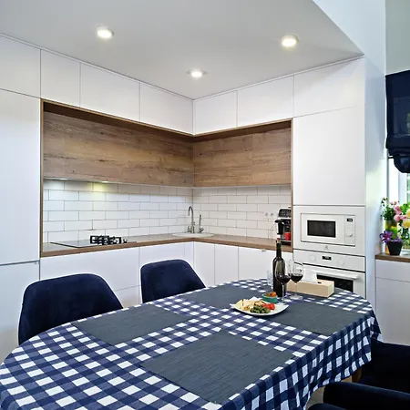 будинок для 6 людей є підвал Apartment *