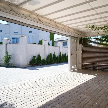 будинок для 6 людей є підвал Apartment *